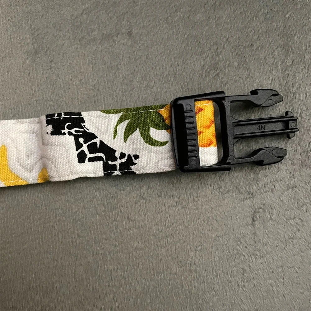 Brand new Hawaiian Green White Yellow Dog Collar Size 8-12”.